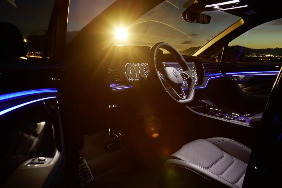 Интерьер Volkswagen Touareg R 2020 года  (WW) (фото 58 из 61)